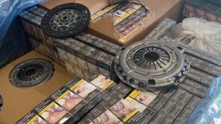 Митническите служители на ГКПП Лесово откриха 6774 кутии 135 480
