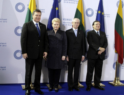 Барозу и Янукович се договориха да преговарят