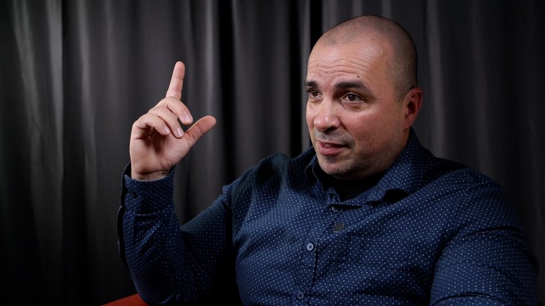 В България се сещам само за един човек, който е