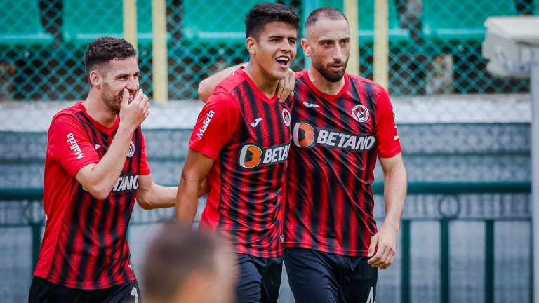 Локомотив (София) набеляза двама играчи за зимата