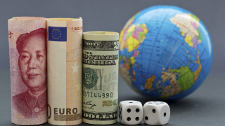 Ескалацията на търговския конфликт: Евро и долар падат