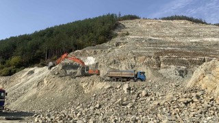 Три свлачища от двете страни на тунел Железница ще забавят