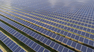 Tesla Inc води преговори с няколко китайски компании за закупуване