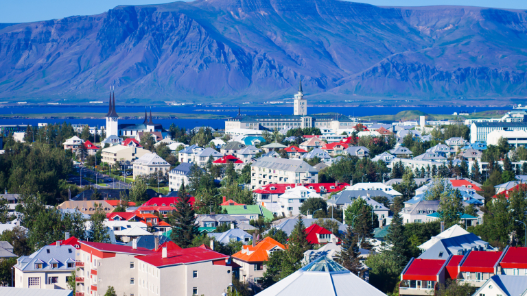 Жилищата в Исландия поскъпнаха с 56%. Но един фонд не спира да купува