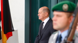 Германският канцлер Олаф Шолц предупреди във вторник външни страни да