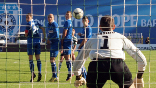 Лицензът на Черноморец виси заради пресаташе и чистачка