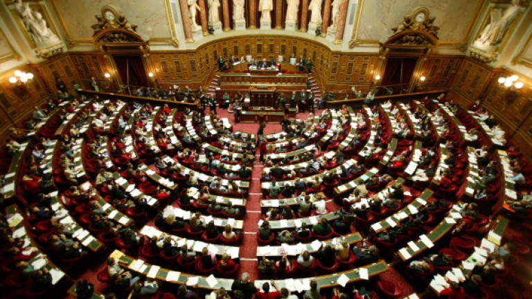 Френският парламент удължи извънредното положение до 1 ноември