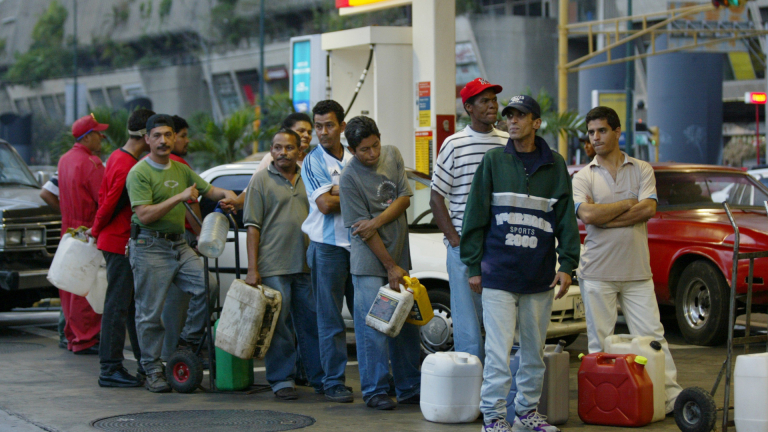 МВФ прогнозира 1640% инфлация във Венецуела догодина