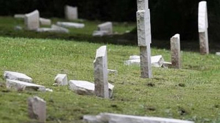 Вандали оскверниха гробище на германски военни 