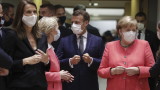 Меркел очаква тежки преговори, а Макрон - моментът на истината