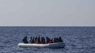 Поне седем нелегални мигранти плаващи с лодка към средиземноморския остров