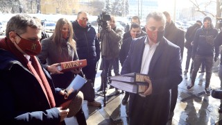 ВМРО влиза в изборната битка самостоятелно, но зове за обединение