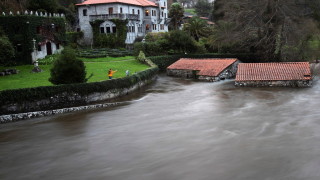 Буря отне живота на 8 души в Испания и Португалия