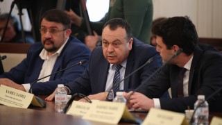 ГЕРБ и ДПС обявиха комисията "Нотариуса" за предизборно тричане и цирк