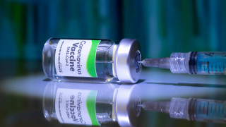 Бързината и появата на ваксините срещу COVID-19 не трябвало да притеснява хората