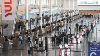 Авиокомпанията Air Canada спря дейността си заради стачка на над