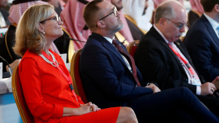 Кандидат от САЩ победи решително съперника си от Русия за