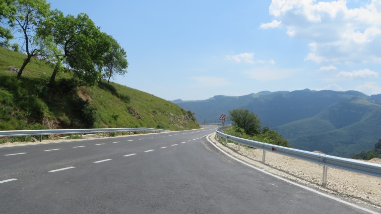 До средата на февруари остава затворен пътят Големо Бучино-Перник, съобщиха