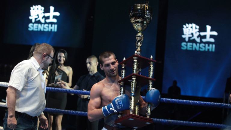 Петър Стойков нокаутира Сухроб Назаров след безмилостен удар с лакът