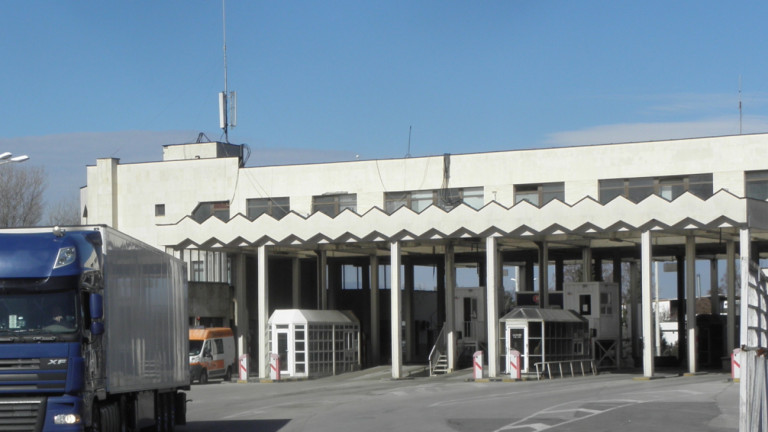 Трафикът на българските гранични контролно-пропускателни пунктове към 9 часа е