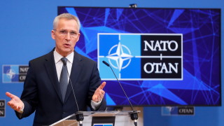 Генералният секретар на НАТО Йенс Столтенберг коментира във вторник на пресконференцията