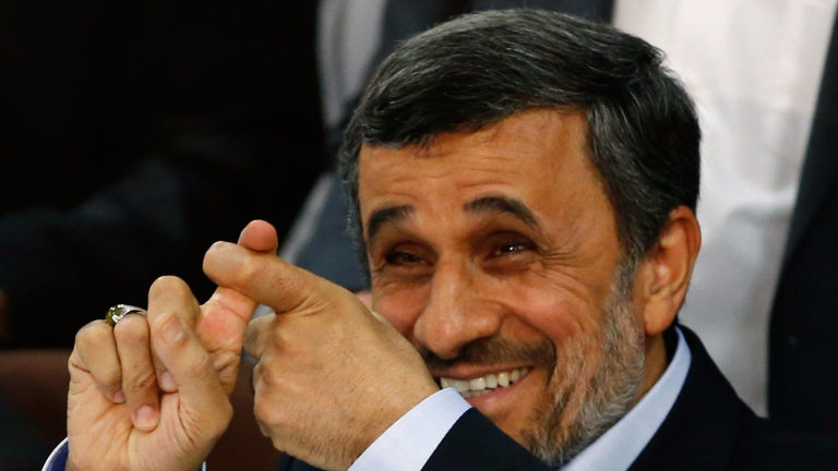Бившият ирански президент хардлайнер Ахмадинеджад пак иска да е държавен глава 