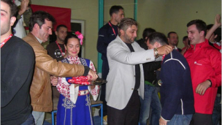Спонсори и участници събраха 10 000 евро на футболния турнир "Протегни ръка"