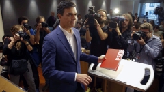 Бившият лидер на испанските социалисти подаде оставка като депутат
