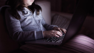 Преминаването на онлайн обучение да бъде крайна мярка искат родители