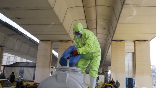 Иран затваря училищата и университетите до края на иранската календарна