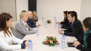 Премиерът Кирил Петков обсъди с представителите на Amazon и Google