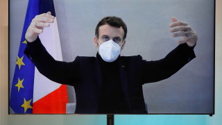Президентът на Франция Еманюел Макрон има кашлица висока температура и