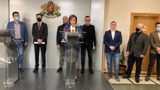 Нинова забранява да се събират дългове по телефона от 20 ч. до 7 сутринта