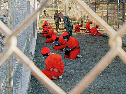 5 от Гуантанамо отиват в Испания