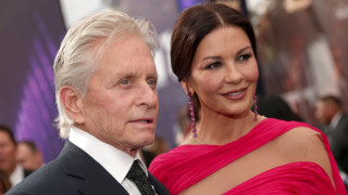 Голямото и очарователно семейство Дъглас се увеличава Актьорът Майкъл Дъглас