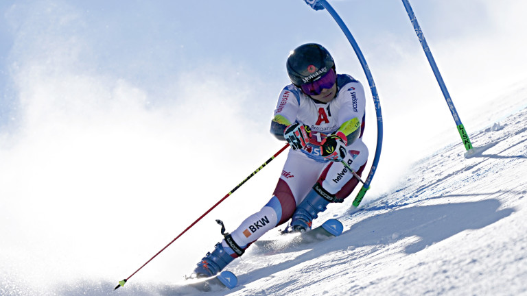 Швейцарският скиор Джино Кавизел даде най-добро време от 1:08.13 минута