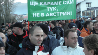 И Цветанов поиска още писти в Банско, във ВМЗ-Сопот посрещат новата година без заплати