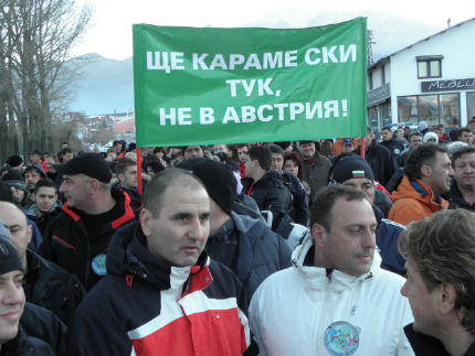 И Цветанов поиска още писти в Банско, във ВМЗ-Сопот посрещат новата година без заплати