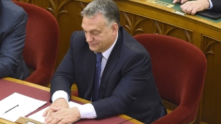 Унгарският парламент отхвърли забраната за заселване на мигранти, удар за Орбан