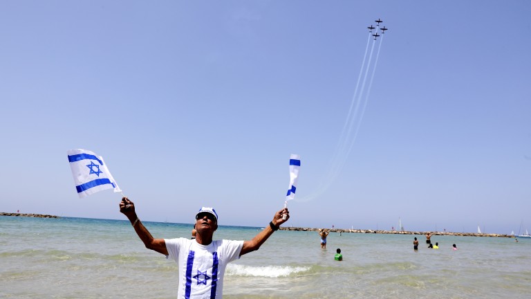 С национално авиошоу и военна флотилия Израел отбелязва 70 г.