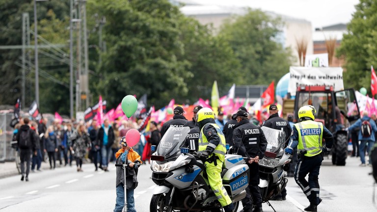 Между 8 и 18 хил. души протестрират в Хамбург против глобализацията