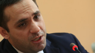 Караниколов иска да запази хората в производството