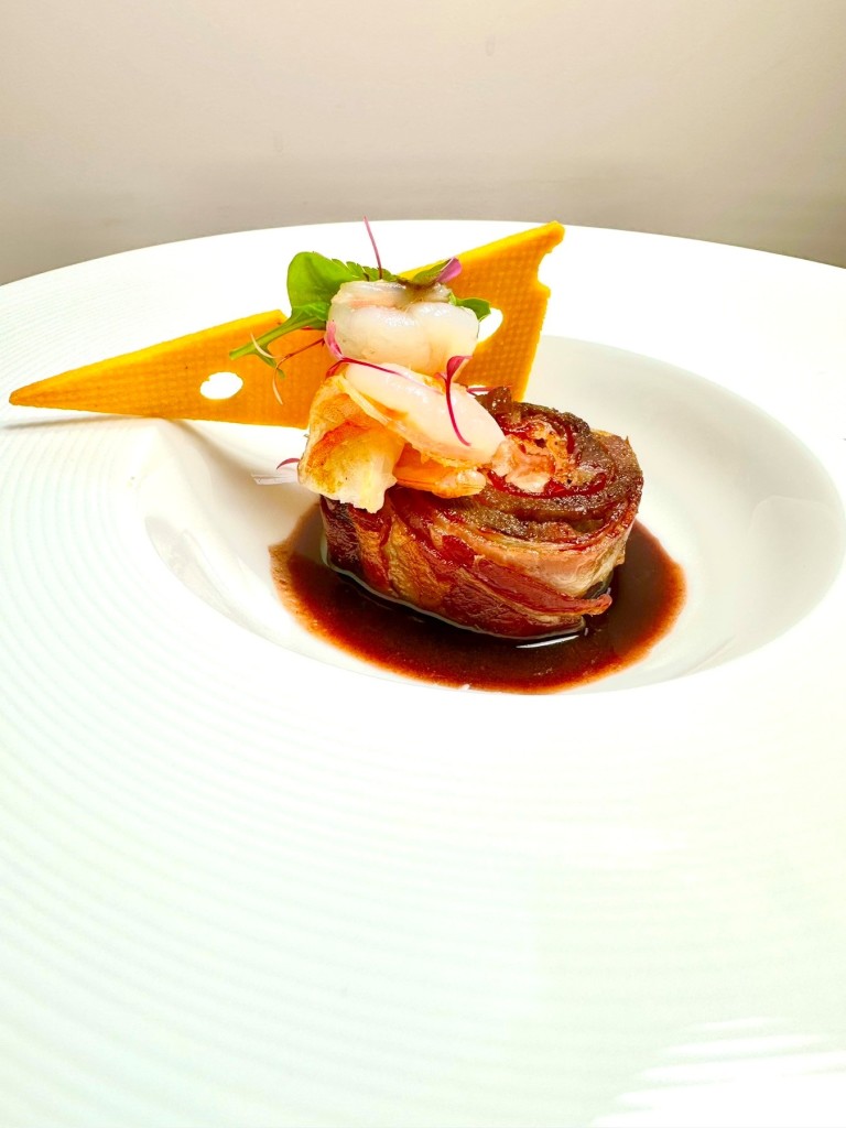 Руло от телешки език с бекон в масло