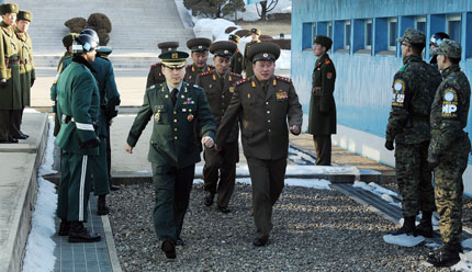 Пхенян вдига армията си в повишена готовност