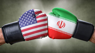 Иран размаха пръст на САЩ след разполагането на подводница с