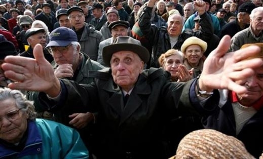 КНСБ: 565 лв. на човек за нормален живот, 80% от българите живеят в лишения