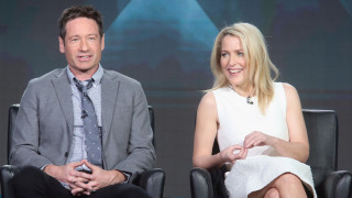 Актьорите от Досиетата Х Дейвид Духовни и Джилиън Андерсън се