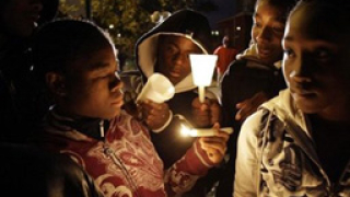 Бдение в памет на убитите роднини на Дженифър Хъдсън