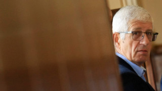 Аз не виждам да се управлява кризата раздаването на