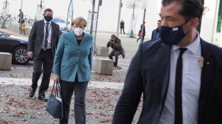 Меркел иска още по-строги мерки и затваряне, за да спре вируса